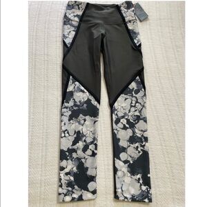 UNDER ARMOUR Women's Small HeatGear Compression High Waisted Capri Leggings